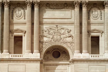 Glorie verteilt Kronen, aus der Kolonnade des Palais du Louvre, 1807
